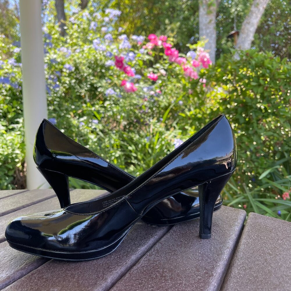 Franco Sarto: Black Patent Leather Pumps